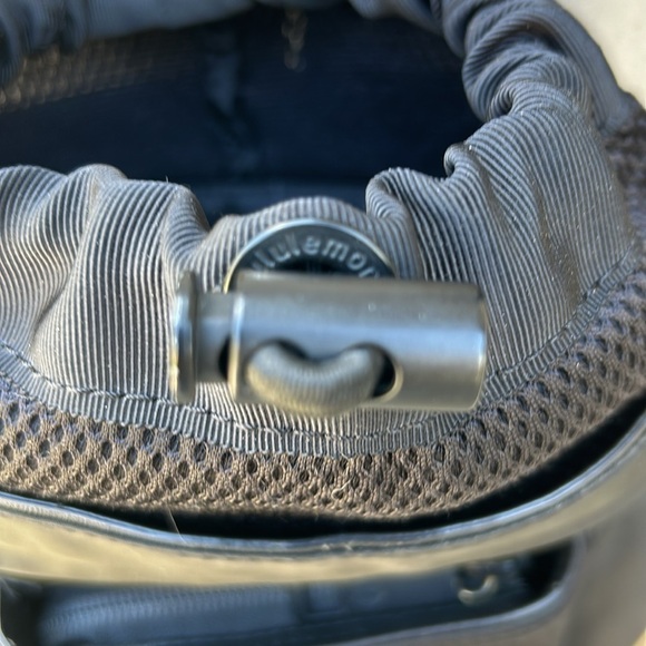 Lululemon Cross Body Small Drawstring Bucket Bag Has a Cosmetic Flaw See Photos - Picture 7 of 9